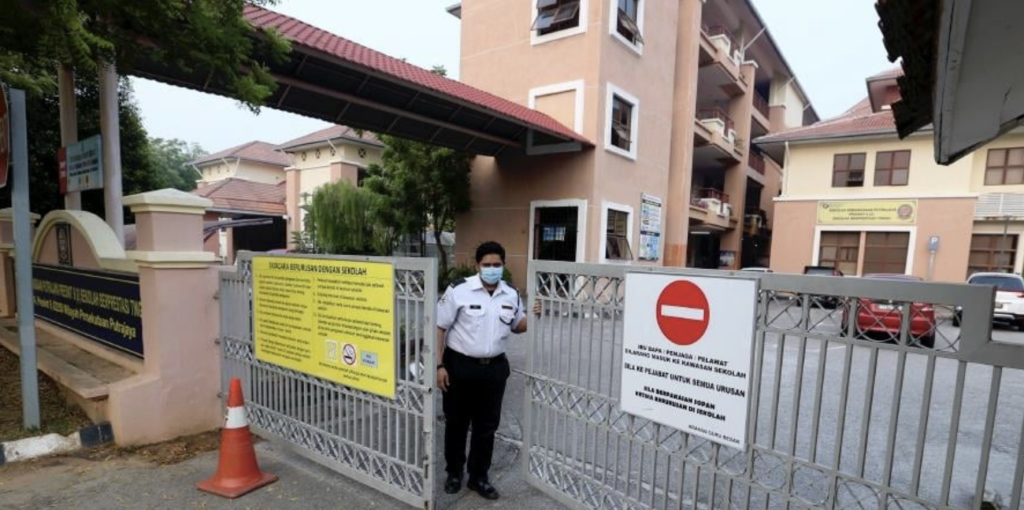 jajan depan sekolah